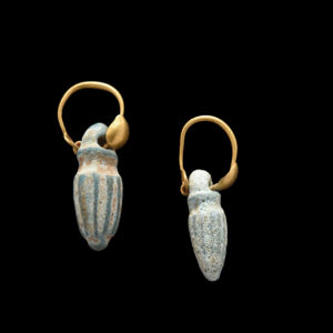 PAIRE DE BOUCLES D’OREILLES