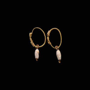 PAIRE DE BOUCLES D’OREILLES