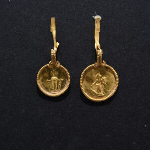 PAIRE DE BOUCLES D’OREILLES