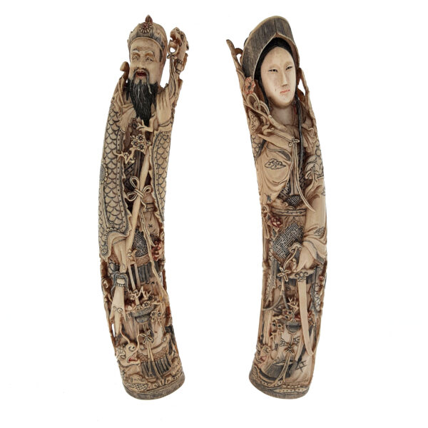 Couple de divinités en ivoire sculpté