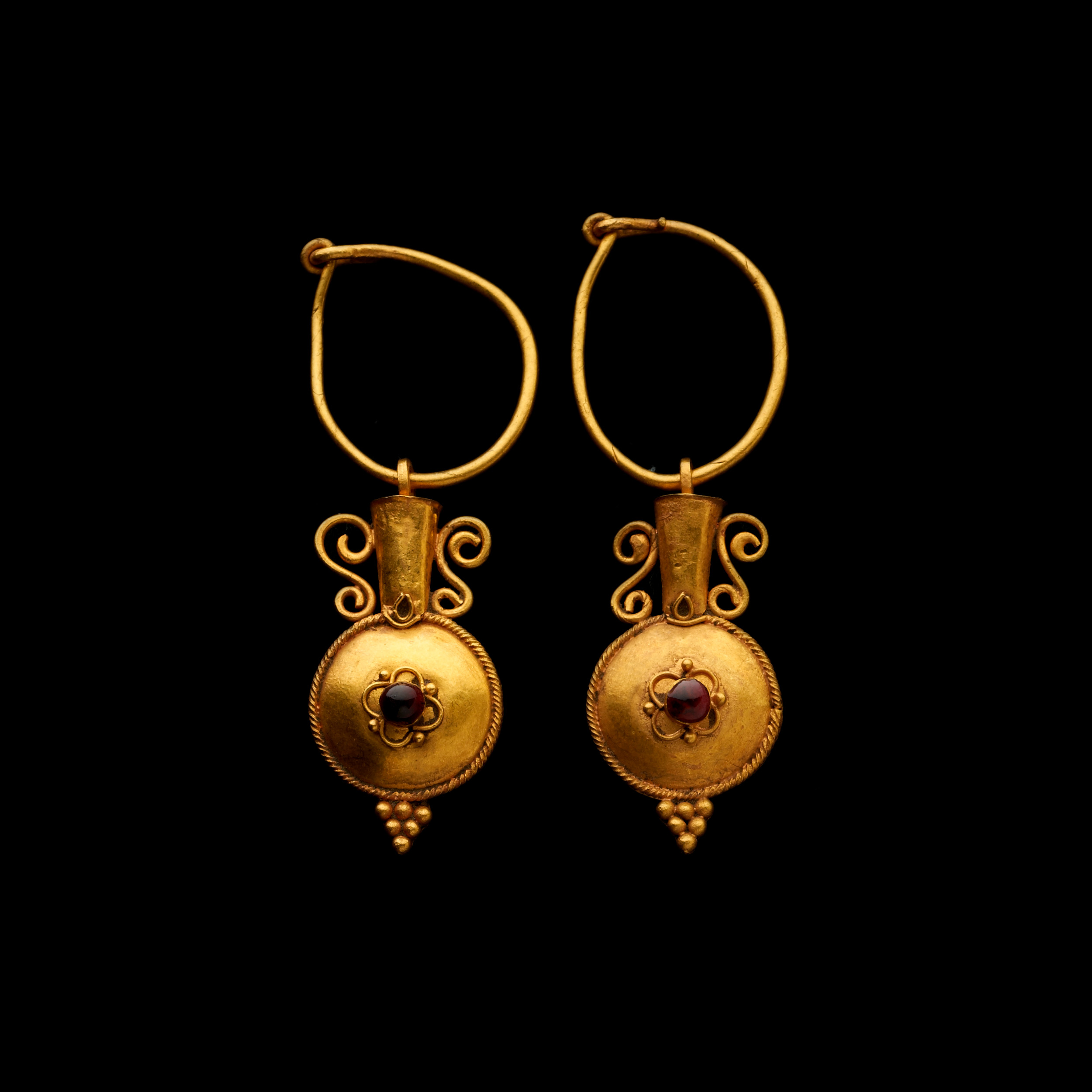 Ancient Roman gold earrings circa 5th centur  Ref 26154