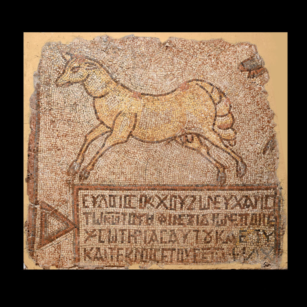 Une  mosaïque Palo Chrétienne à l'image de l'agneau sacré. Adjugée 34.000 €